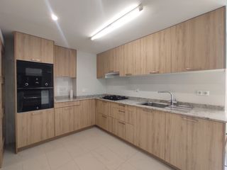 Rent Flat in Sant Antoni. Inmueble en alquiler con plaza de garaje.
