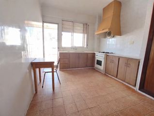 Lloguer Pis a Meliana. Inmueble en alquiler con una terraza y dos balcones en meliana.