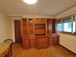 Appartamento in Nou Moles. Inmueble exterior con balcón.