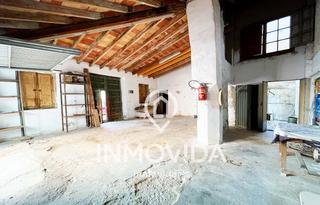 Casa a Plaça de la trinitat 3. Casa con garaje