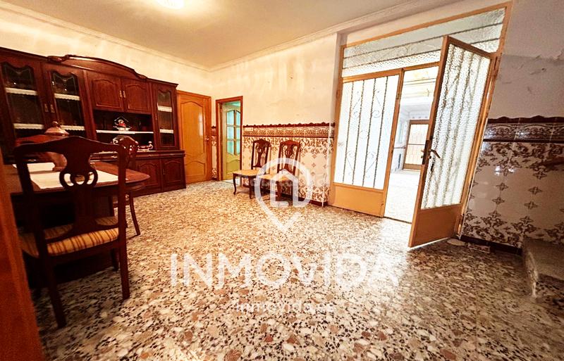 Foto 740c0e1f-cc4f-40d7-8656-8253a7416909. Casa amb aparcament a Xàtiva