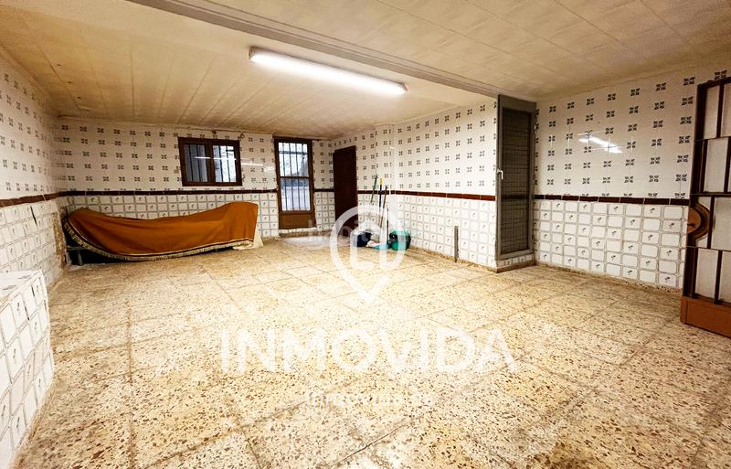 Foto f7f7cfa1-b39e-4586-a4e7-c3917dad1a25. Casa amb aparcament a Xàtiva