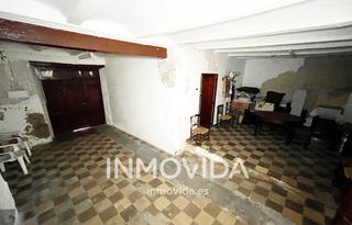 Casa a Carrer sant josep 46. Casa con techo reformado