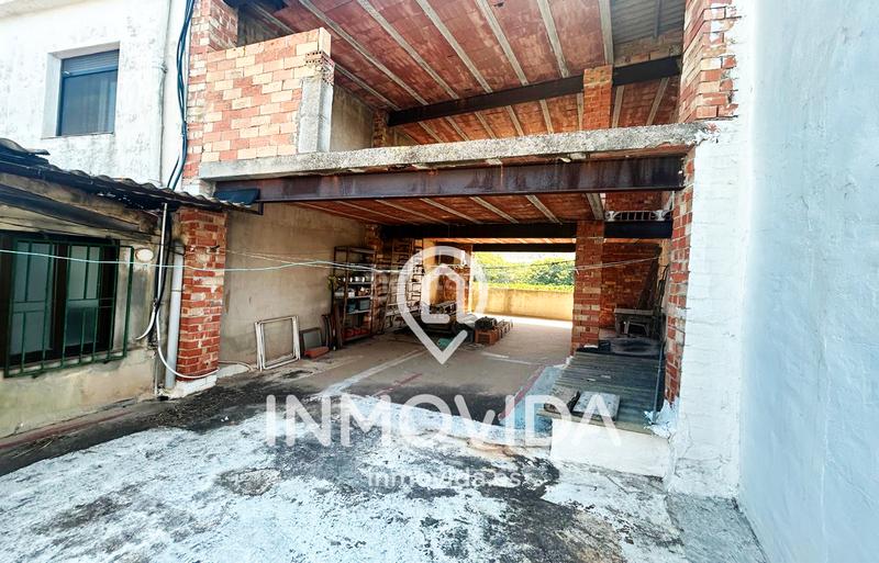 Foto 569f1ea0-c552-4112-8990-42002c29c493. Maison avec parking dans Manuel