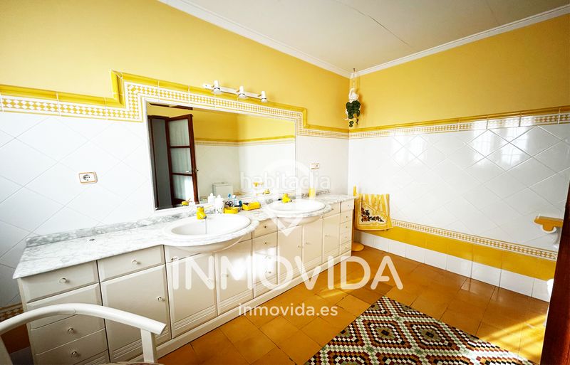 Foto 7bb2d3fe-e530-47ae-8730-2265429bb5d8. Casa amb aparcament a Xàtiva