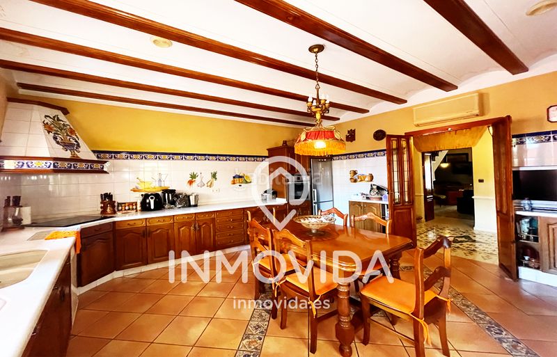 Foto 7cd46399-a334-4872-b050-7353d84d272f. Casa amb aparcament a Xàtiva