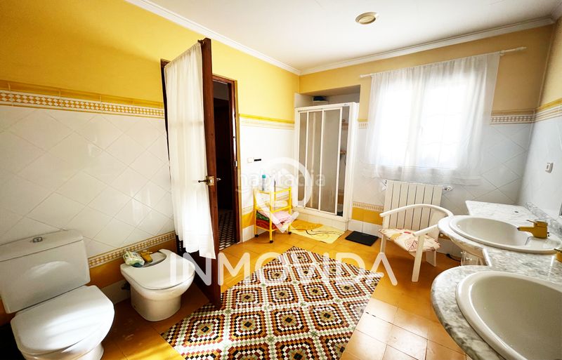 Foto b96a7664-f958-4585-8c22-69c7d0cdc21d. Casa amb aparcament a Xàtiva