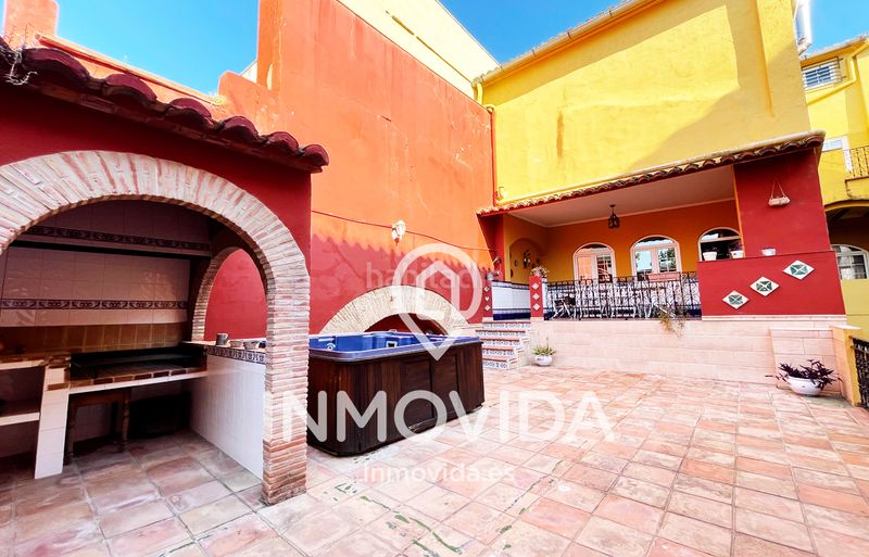 Foto d36eddaf-ab9b-41ae-a0d2-7fe17be8051a. Casa amb aparcament a Xàtiva