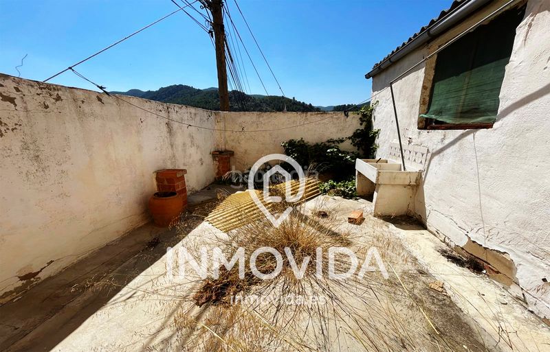Foto 1b8ba16e-0cc2-47b5-91db-e89d10ccb909. Edifici a Moixent