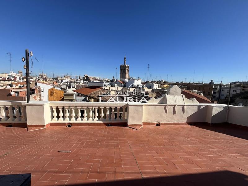 Foto 0b6cd366-ff38-428c-8f7e-b355a4fba85c. Alquiler ático mercado central en El Mercat Valencia
