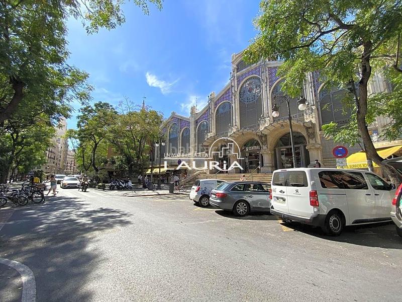 Foto 2073725a-3712-40dc-8397-57f24eddf683. Alquiler ático mercado central en El Mercat Valencia