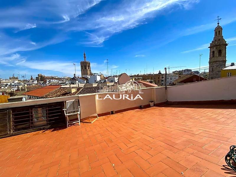 Foto c8999631-a0f1-4e71-be35-4ad35b7a85f9. Alquiler ático mercado central en El Mercat Valencia