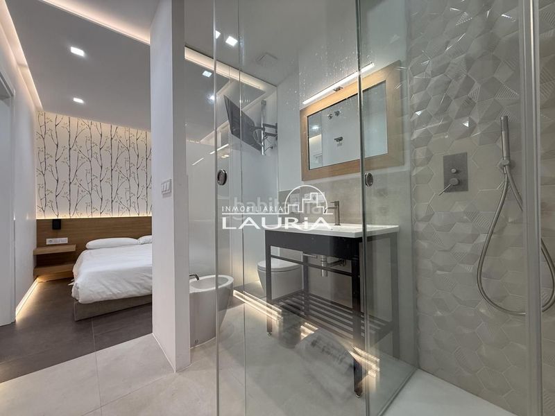 Piso inversion en centro con terraza interior en Valencia - Imagen 11