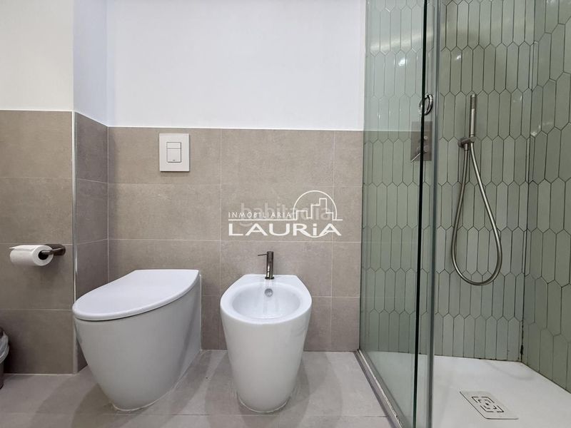 Piso inversion en centro con terraza interior en Valencia - Imagen 13