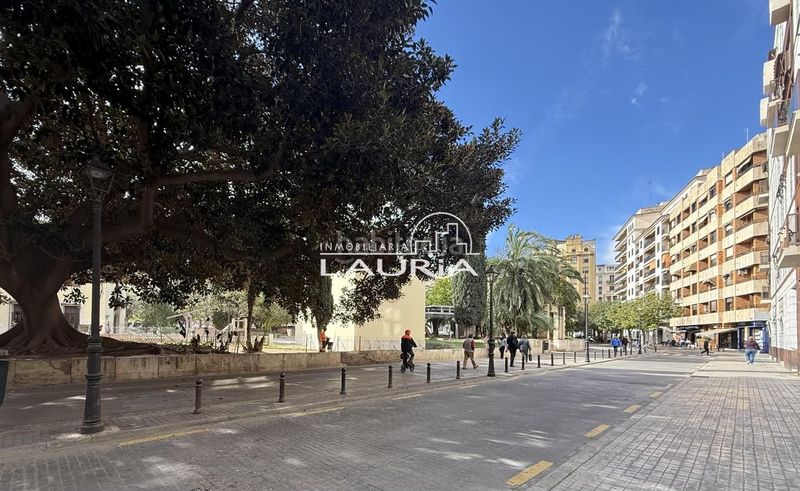 Piso inversion en centro con terraza interior en Valencia - Imagen 26