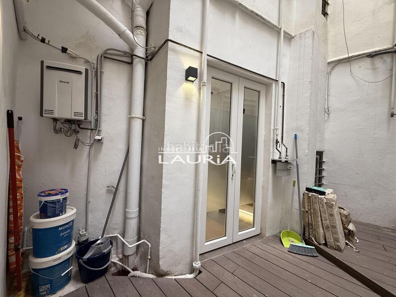 Piso inversion en centro con terraza interior en Valencia - Imagen 15