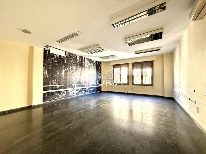 Foto f4ea55bd-ad12-4b87-9be5-5dea61f2c83b. Alquiler oficina alquiler oficinas en Sant Francesc Valencia