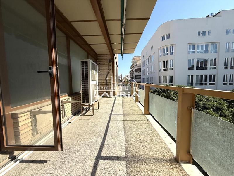 Foto ba0ae192-ba8f-46e6-bc90-b66ba42e319a. Location bureau dans Sant Francesc Valencia