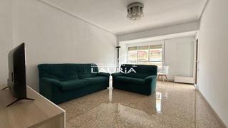 Lloguer Pis  Carrer de joaquin benlloch. Alquiler estudiantes cuatro habitaciones