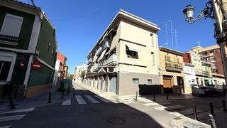 Location Triplex  Carrer del comte d'oliva. Alquiler de casa en el cabañal
