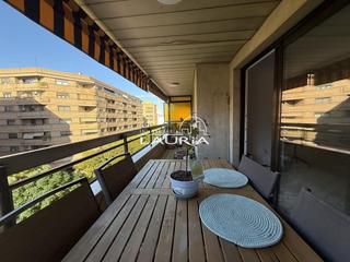 Location Appartement à De guillem de castro 46. Vivienda con garaje en el centro
