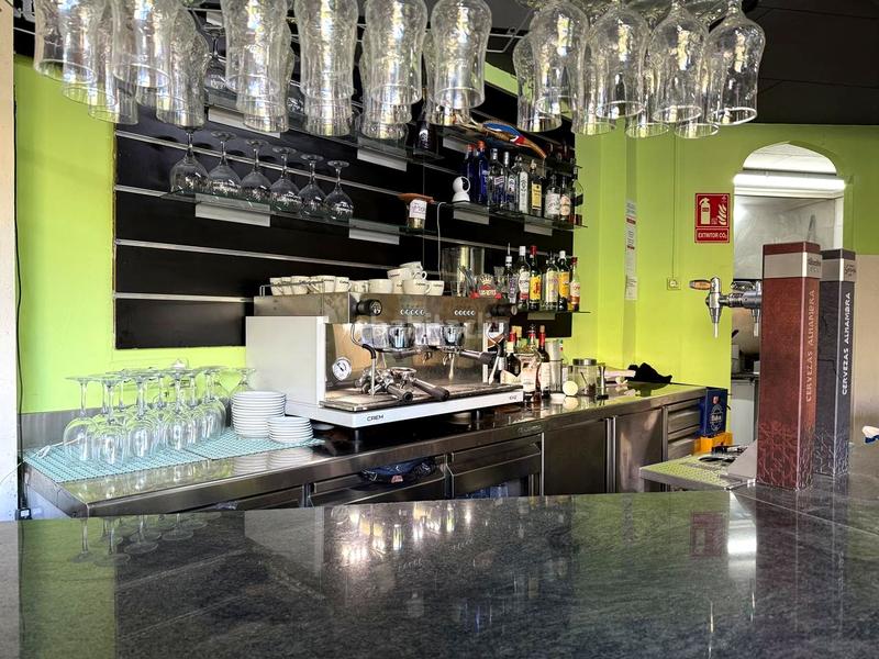 Foto f0507d13-14ef-4e46-aefb-7c5b72430a20. Trapasso locale commerciale in En Corts - Doctor Waksman Valencia