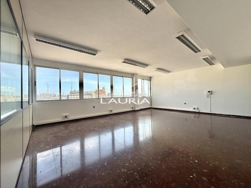 Foto 036a7ce5-95a1-4df3-a9b4-0d3d15f78c11. Alquiler oficina plaza del ayuntamiento en Sant Francesc Valencia