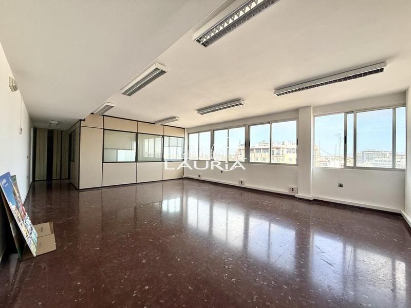 Foto 9b693dad-ae7e-47cd-8d62-ed892aea4242. Alquiler oficina plaza del ayuntamiento en Sant Francesc Valencia