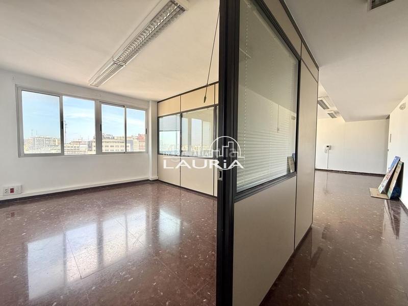 Foto fd76f8da-a4cb-4d9b-8945-0bae14c24603. Alquiler oficina plaza del ayuntamiento en Sant Francesc Valencia