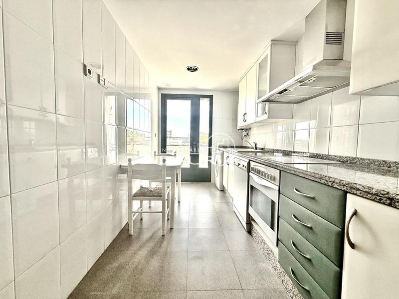 Ático ciudad de las ciencias vivienda con amplia terraza y garaje en Valencia - Imagen 10