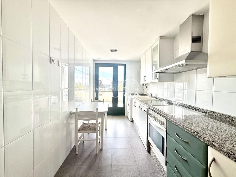 Ático ciudad de las ciencias vivienda con amplia terraza y garaje en Valencia - Imagen 11