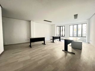 Location Bureau  Carrer del periodista azzati. Plaza ayuntamiento