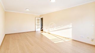 Affitto Appartamento in Barrio Benicalap. Piso de 4 habitaciones  nou mestalla