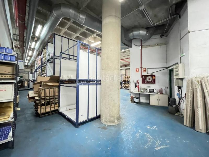 Foto f3708474-d6a8-4384-81c9-be1be3ddc0fe. Local comercial nave industrial en venta en el Bon Pastor08030 en Barcelona