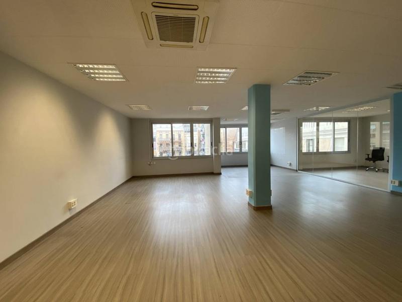 Foto b62e44e2-e5a9-4d78-b375-cac2a62edf28. Location bureau dans comte borrell 60 dans Sant Antoni Barcelona