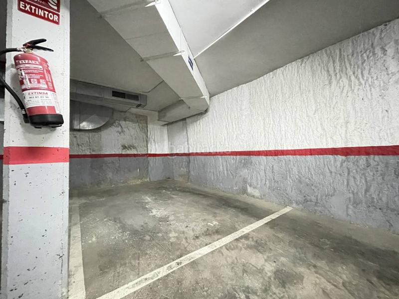 Foto ace7cc09-42bc-48c1-a64e-f47e8f344629. Parking coche en begur 11 parking en venta en sants en Barcelona