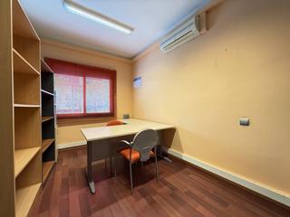 Miete Büro in Meridiana 276. Oficina en alquiler en la sagrera08027