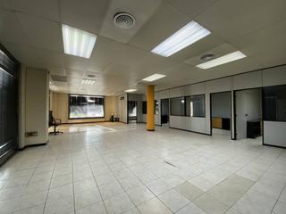 Lloguer Local Comercial a Salvador espriu 83. Local en alquiler en la vila olímpica del poblenou08005
