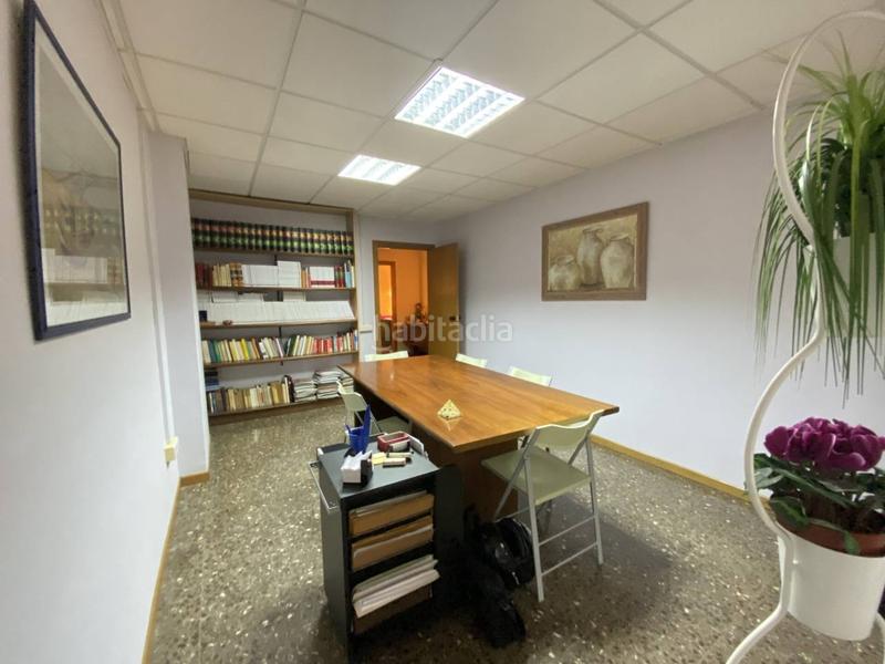 Foto 9c3acf25-6ed2-45b1-b915-6a7021abe26c. Miete büro in La Bordeta Barcelona