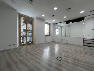Miete Büro in Fontanella 8. Oficina en alquiler en el barri gòtic08010