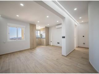 Dachwohnung in El Camp de l´Arpa del Clot. Ático reformado a estrenar en venta!