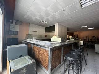 Location Local commercial à Arquitecte francesc adell i ferré 14. Restaurante en alquiler en centre
