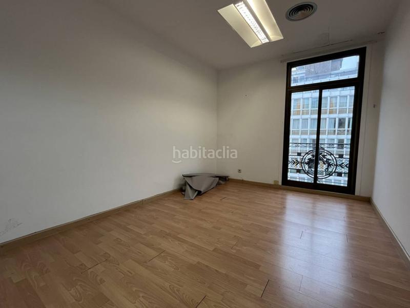 Foto be032055-9513-4140-82f5-abb069b66431. Alquiler oficina en universitat 33 oficina en alquiler en la dreta de leixample08007 en Barcelona