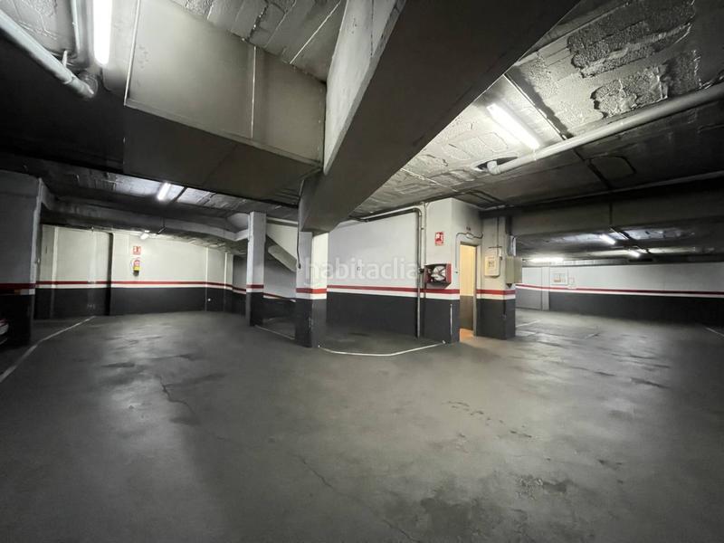 Foto c7dddd98-b0fc-4e0c-8bc8-1623f54ee3b9. Parking coche en palomar 40 garaje en venta en sant andreu08030 en Barcelona