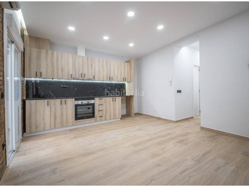 Foto b1a293d5-daa8-4ea0-904c-673a08f99175. Piso  en venta! en Guinardó Barcelona