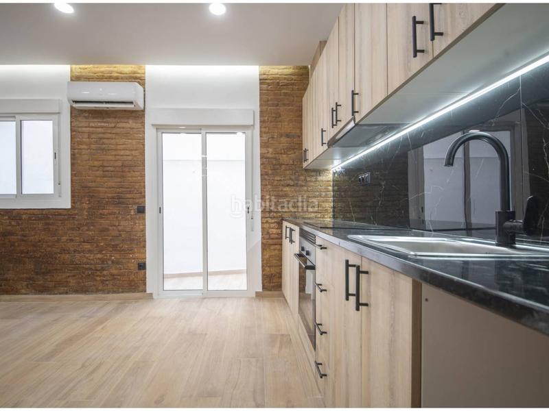 Foto c555f3bd-7fe2-40f0-aad3-f31e8cd92586. Piso  en venta! en Guinardó Barcelona