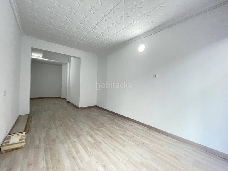 Foto 53af3c9f-2478-436e-b77f-1489e8f2a4d4. Alquiler local comercial en calderón de la barca 37 local comercial en alquiler! en Barcelona