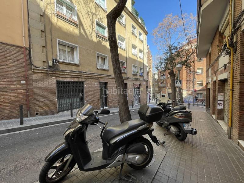 Foto 65ab4b46-8439-42b0-8499-d169aabbd6a2. Lloguer local comercial a calderón de la barca 37 a Barcelona