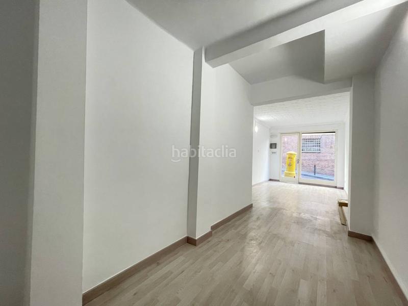 Foto 6b0ca3b1-64c5-4e75-92bc-2c5ad072ad11. Lloguer local comercial a calderón de la barca 37 a Barcelona