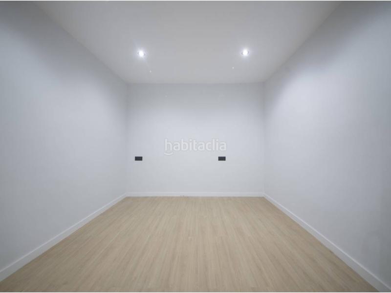 Foto 3de6e00f-706f-46a3-b661-72cd40f58ffa. Pis a Baix Guinardó Barcelona